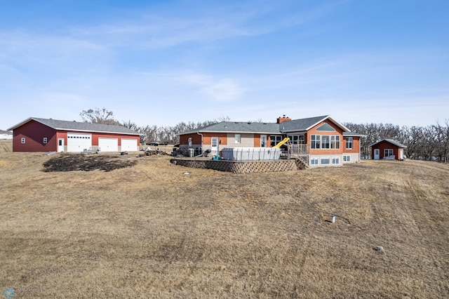 view of front facade featuring a garage and driveway