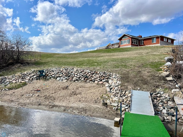 view of yard featuring a water view