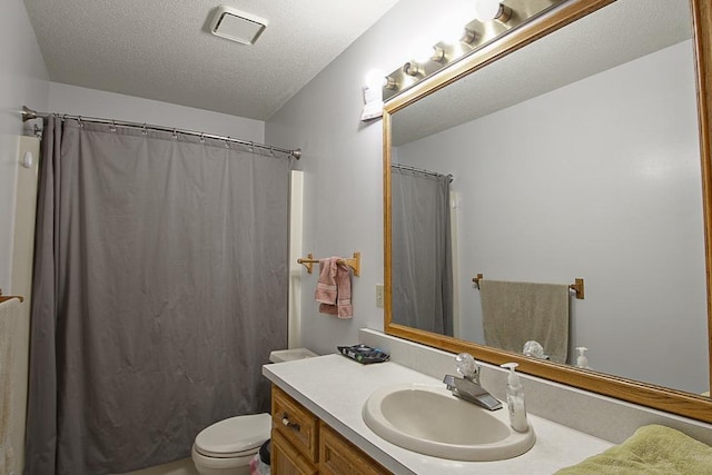 full bath with curtained shower, a textured ceiling, toilet, and vanity