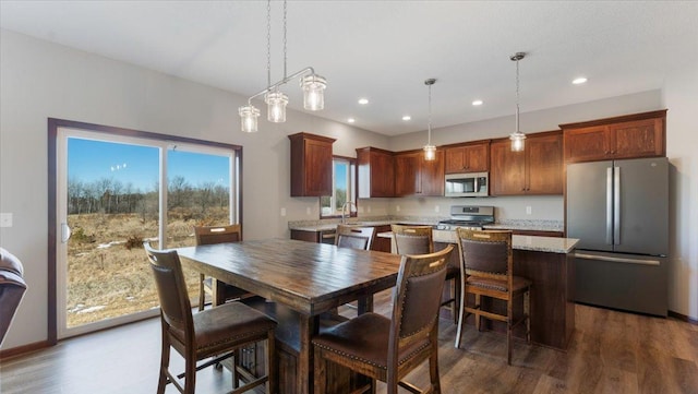 dining area featuring recessed lighting, baseboards, and dark wood finished floors