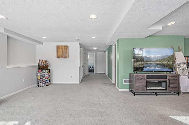 living room with visible vents, recessed lighting, and carpet