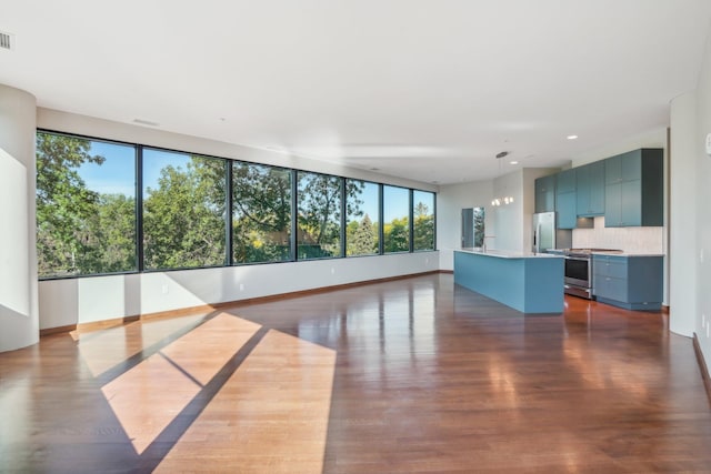 spare room with dark wood finished floors, visible vents, recessed lighting, and baseboards