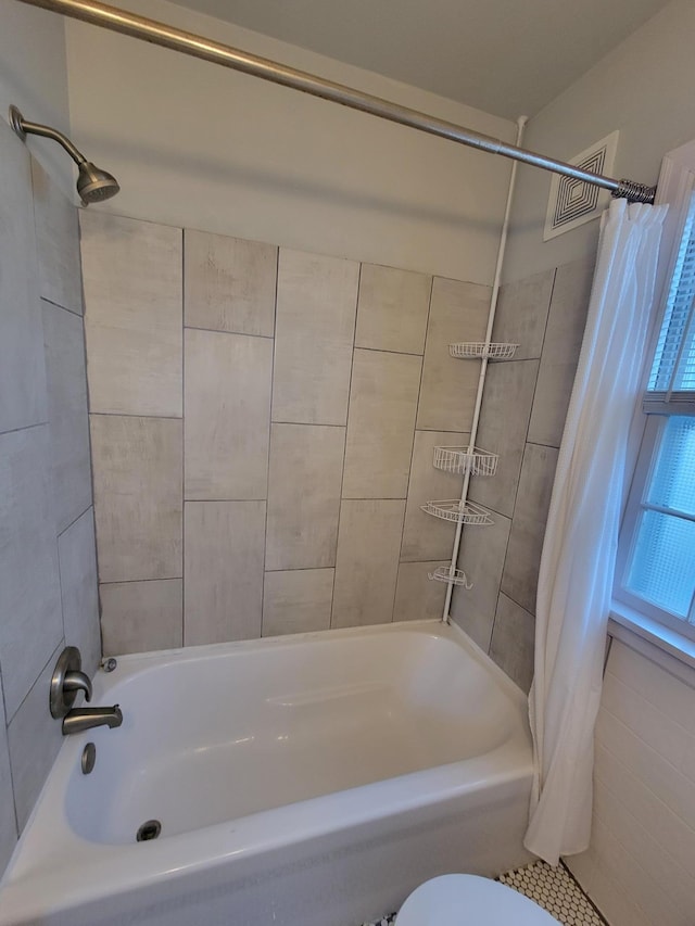 full bathroom featuring visible vents, shower / bath combination with curtain, and toilet