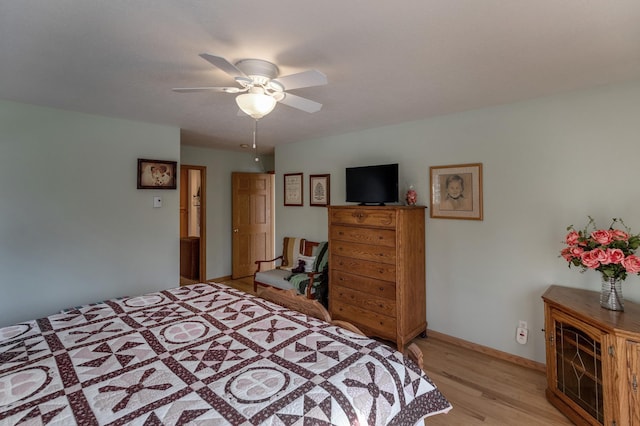 bedroom with light wood-style flooring, baseboards, and ceiling fan