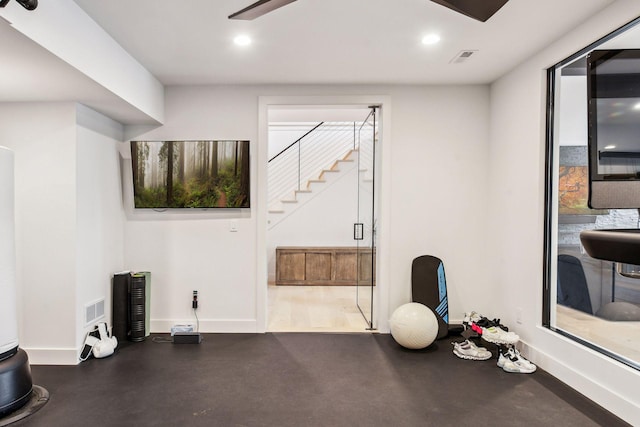 workout room featuring visible vents, recessed lighting, and baseboards