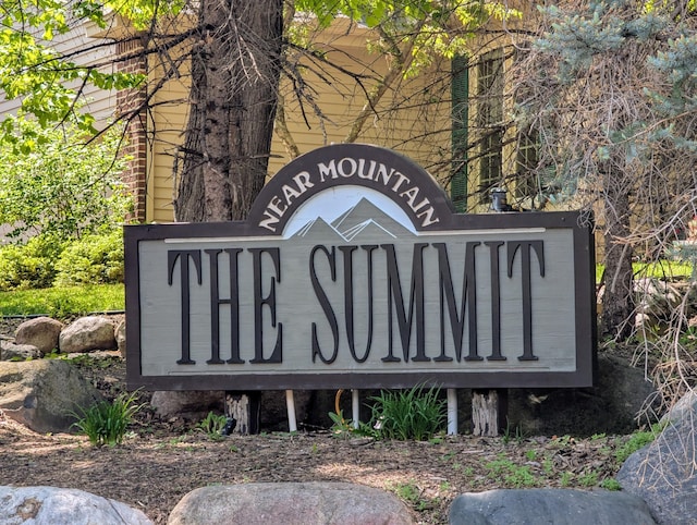 6331 Summit Cir, Chanhassen, MN 55317 - view of community / neighborhood sign