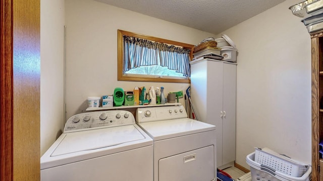 washroom featuring laundry area, washing machine and dryer, and a textured ceiling