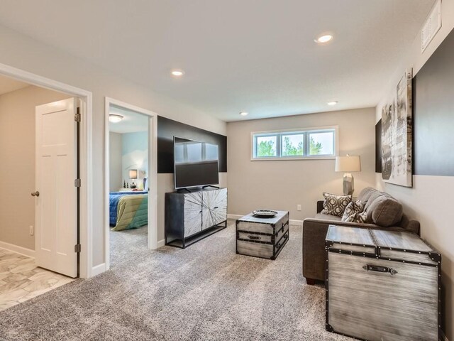 carpeted living room featuring visible vents, recessed lighting, and baseboards