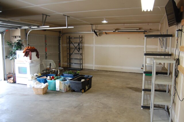 garage featuring washer / dryer