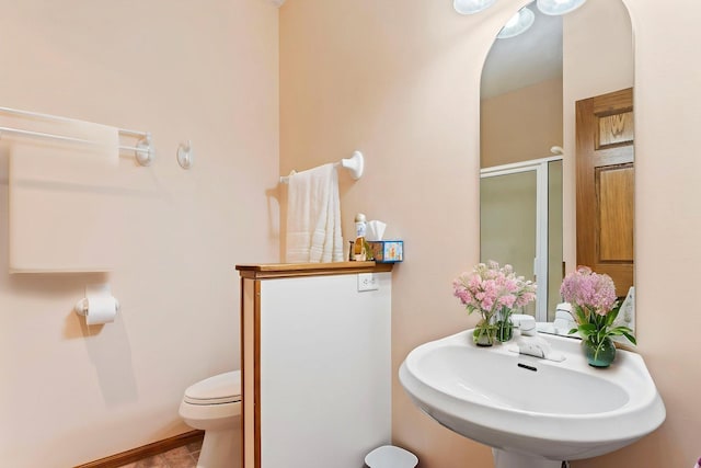 3135 Sherburn Pl SW, Rochester, MN 55902 - full bathroom with a sink, a stall shower, and toilet