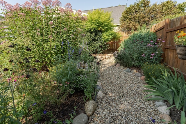 view of yard featuring fence