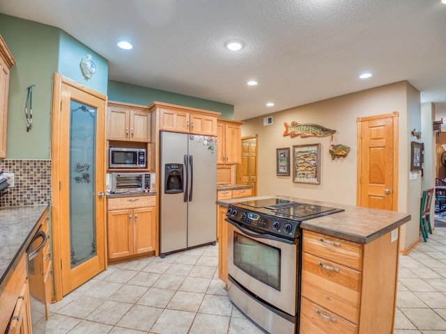 kitchen featuring visible vents, light tile patterned flooring, recessed lighting, appliances with stainless steel finishes, and tasteful backsplash