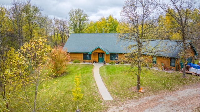 log cabin featuring a front yard