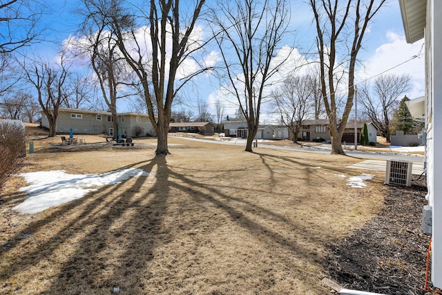 view of yard featuring a residential view