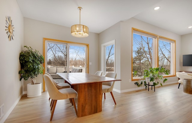 dining room featuring visible vents, recessed lighting, light wood-style floors, baseboards, and a chandelier