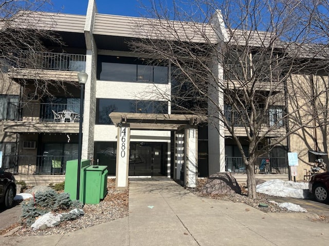 view of front of property featuring driveway and a garage