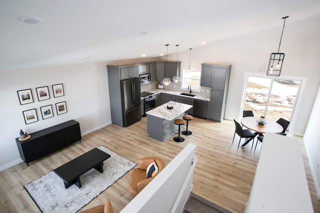 living area featuring vaulted ceiling, recessed lighting, light wood-type flooring, and baseboards