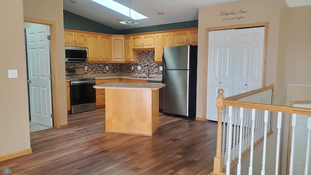 kitchen with light brown cabinetry, a sink, appliances with stainless steel finishes, light countertops, and dark wood-style flooring