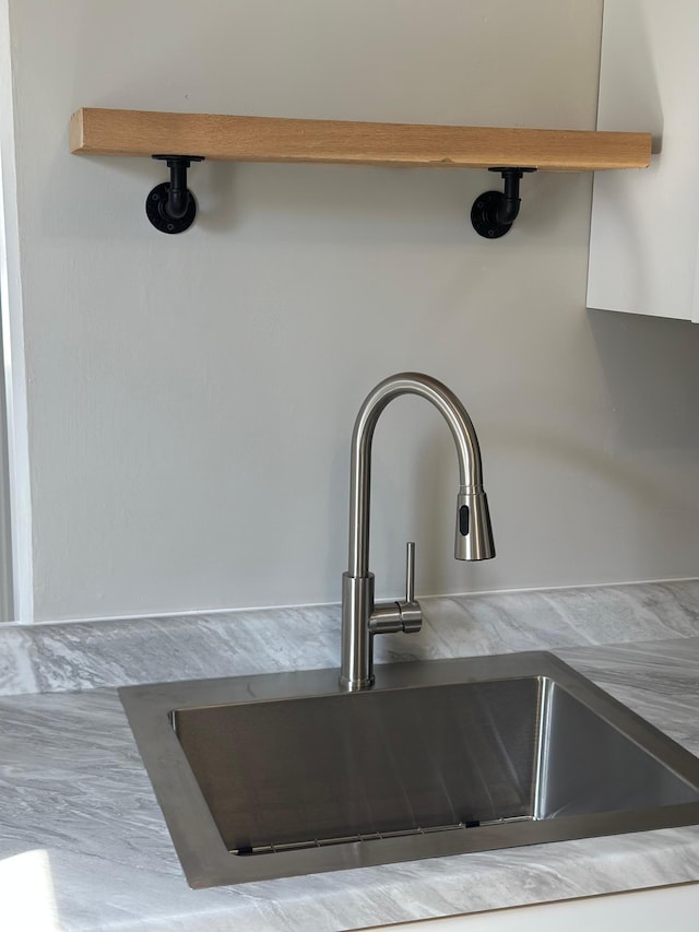 room details featuring a sink