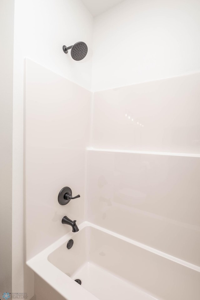 bathroom with tub / shower combination