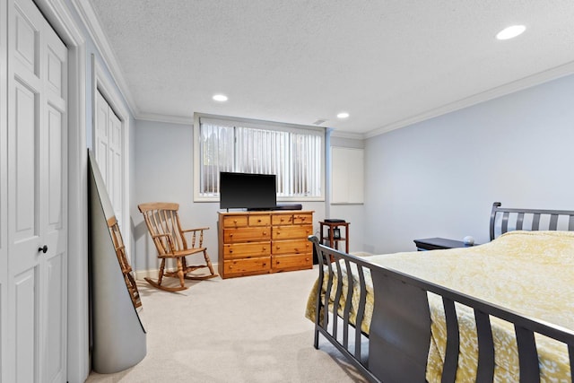 bedroom with ornamental molding, a textured ceiling, recessed lighting, baseboards, and light colored carpet