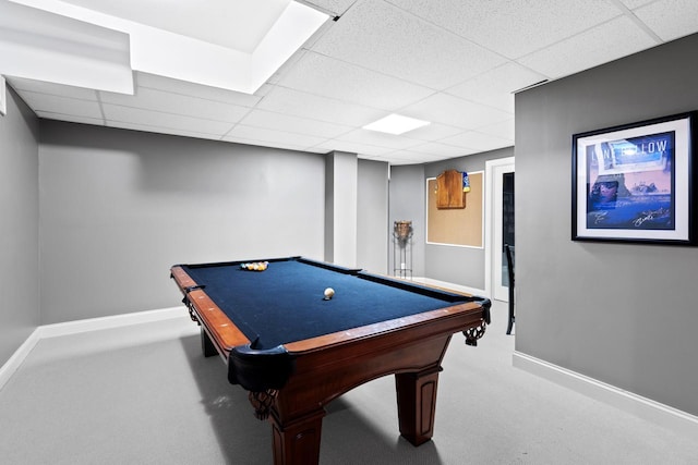 rec room featuring a drop ceiling, baseboards, and carpet