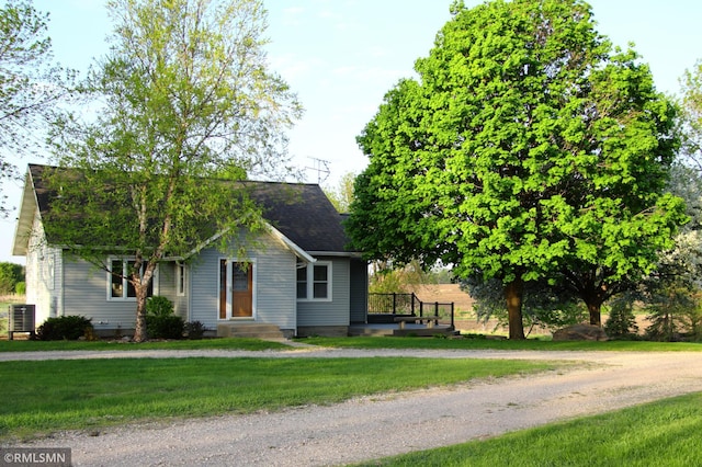 5501 70th St, Glencoe, MN 55336 - bungalow-style house featuring a front yard