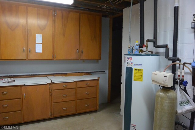 5501 70th St, Glencoe, MN 55336 - utility room featuring water heater