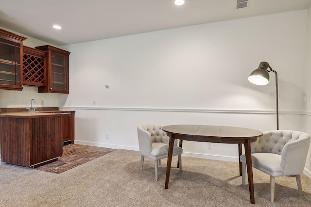 interior space with visible vents, baseboards, carpet floors, recessed lighting, and wet bar