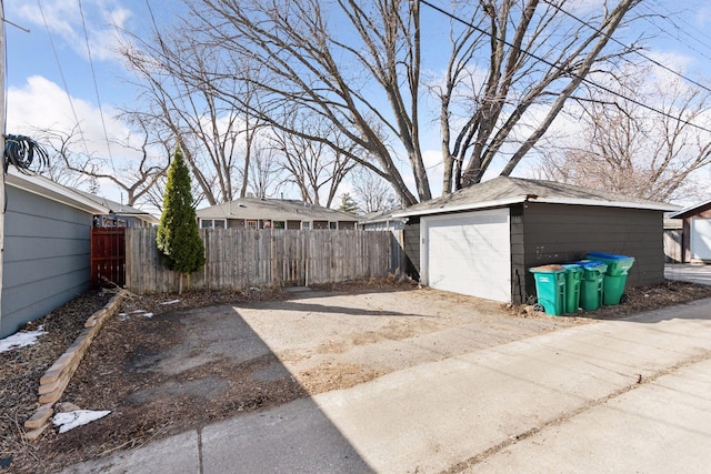 view of yard with an outdoor structure, fence, and a garage