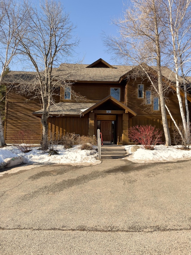 view of front of house with roof with shingles