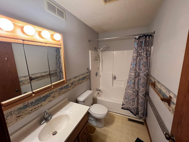 full bathroom featuring visible vents, shower / bathtub combination with curtain, a textured ceiling, and toilet