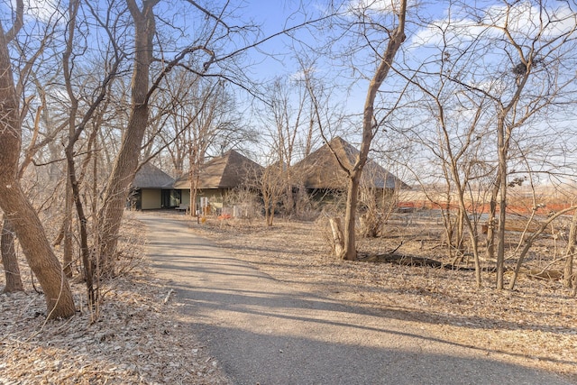 6615 Lake Shore Dr S Unit 515, Richfield, MN 55423 - view of front of property featuring driveway