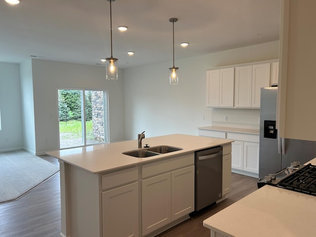 kitchen featuring dishwashing machine, a kitchen island with sink, a sink, light countertops, and white cabinetry