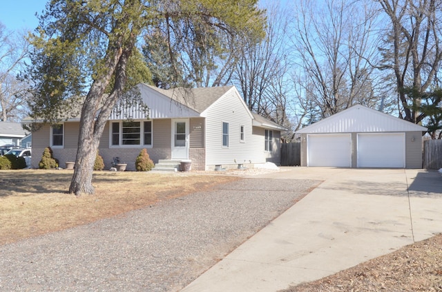 view of front of property featuring a detached garage, an outdoor structure, and fence