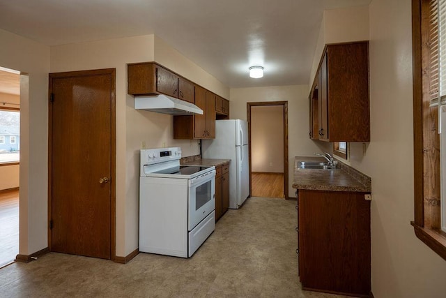 kitchen with under cabinet range hood, a sink, white appliances, baseboards, and light floors