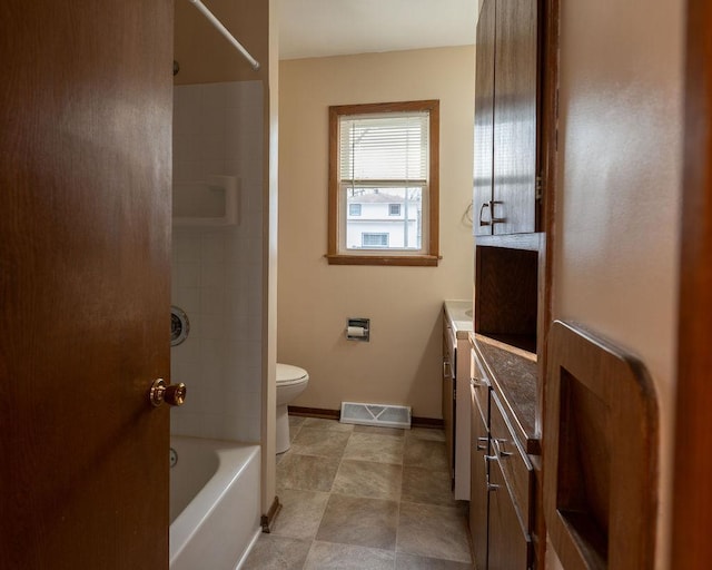 full bath featuring visible vents, baseboards, washtub / shower combination, toilet, and vanity