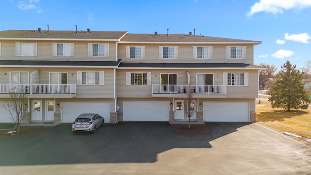 view of front facade with an attached garage and driveway