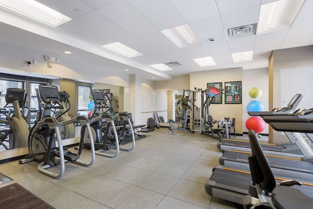 exercise room featuring visible vents and a drop ceiling