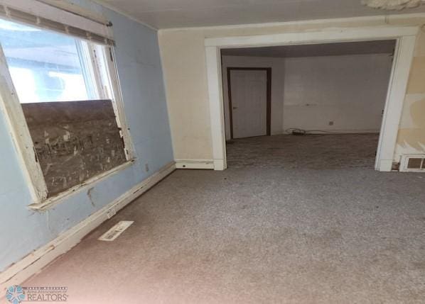 unfurnished room featuring visible vents and carpet