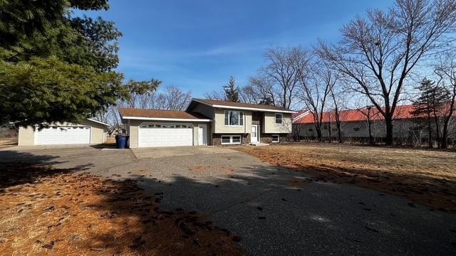 view of front facade with driveway and an attached garage