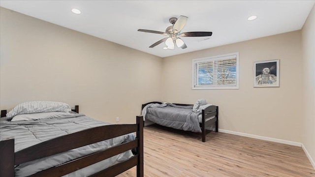 bedroom featuring a ceiling fan, visible vents, baseboards, light wood-style flooring, and recessed lighting