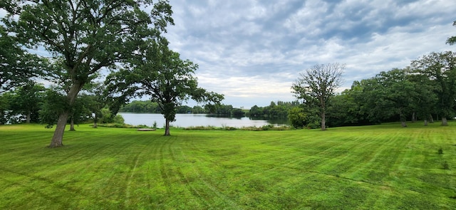 view of yard featuring a water view