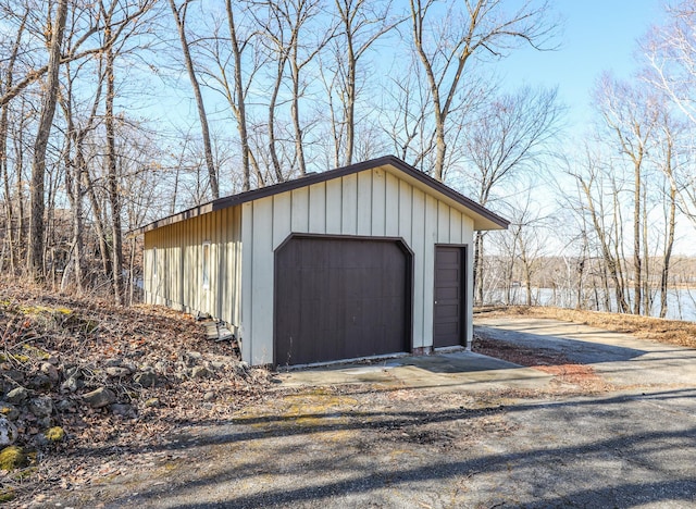 view of detached garage