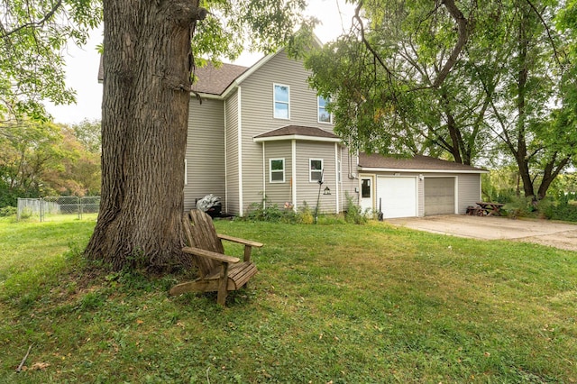 traditional-style home featuring driveway, an attached garage, a front lawn, and fence