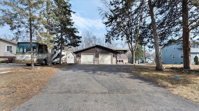 view of front facade featuring driveway