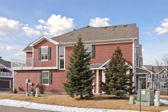 view of front of property featuring a shingled roof