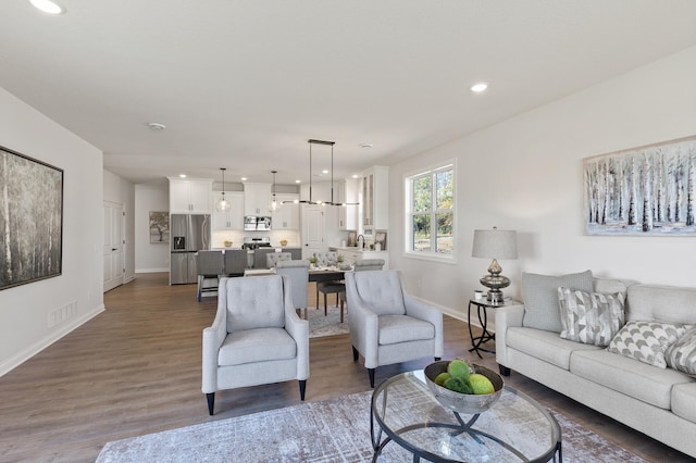 living room featuring dark wood finished floors, recessed lighting, baseboards, and visible vents