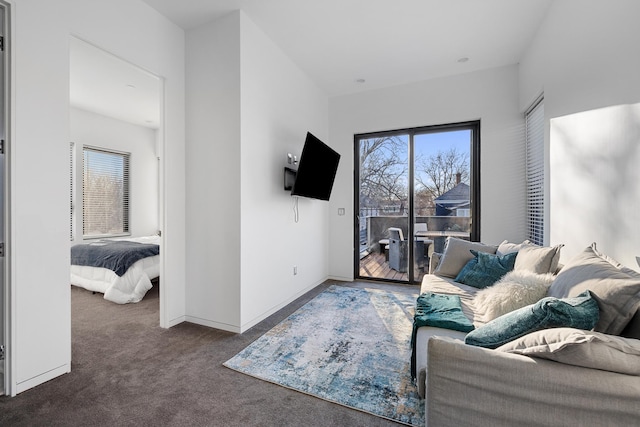 living room featuring carpet flooring and baseboards