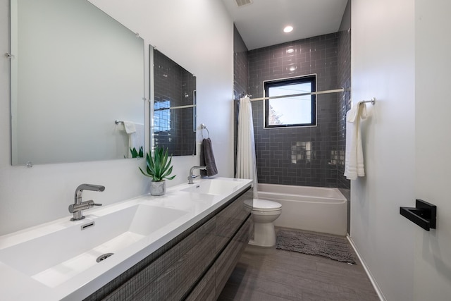 full bathroom with shower / bath combination with curtain, toilet, baseboards, and a sink